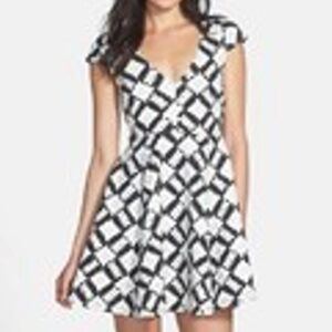 MINKPINK Fit & Flare Mini Dress - Black/Gray/White Abstract Pattern Size M